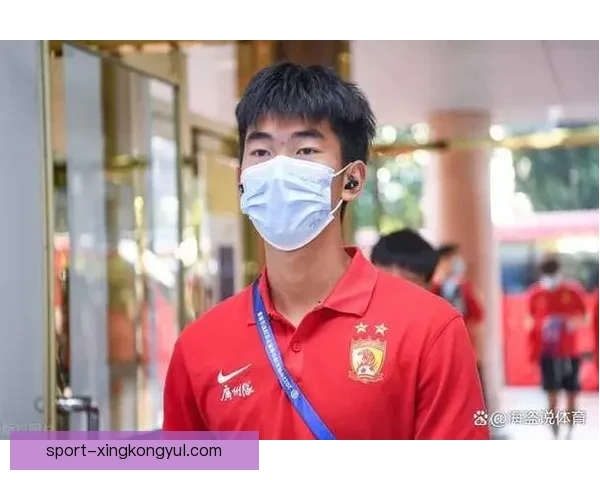 成都新帅盛赞冬训球迷热情少见