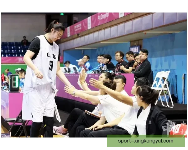 18岁张子宇女篮新核崛起闪耀